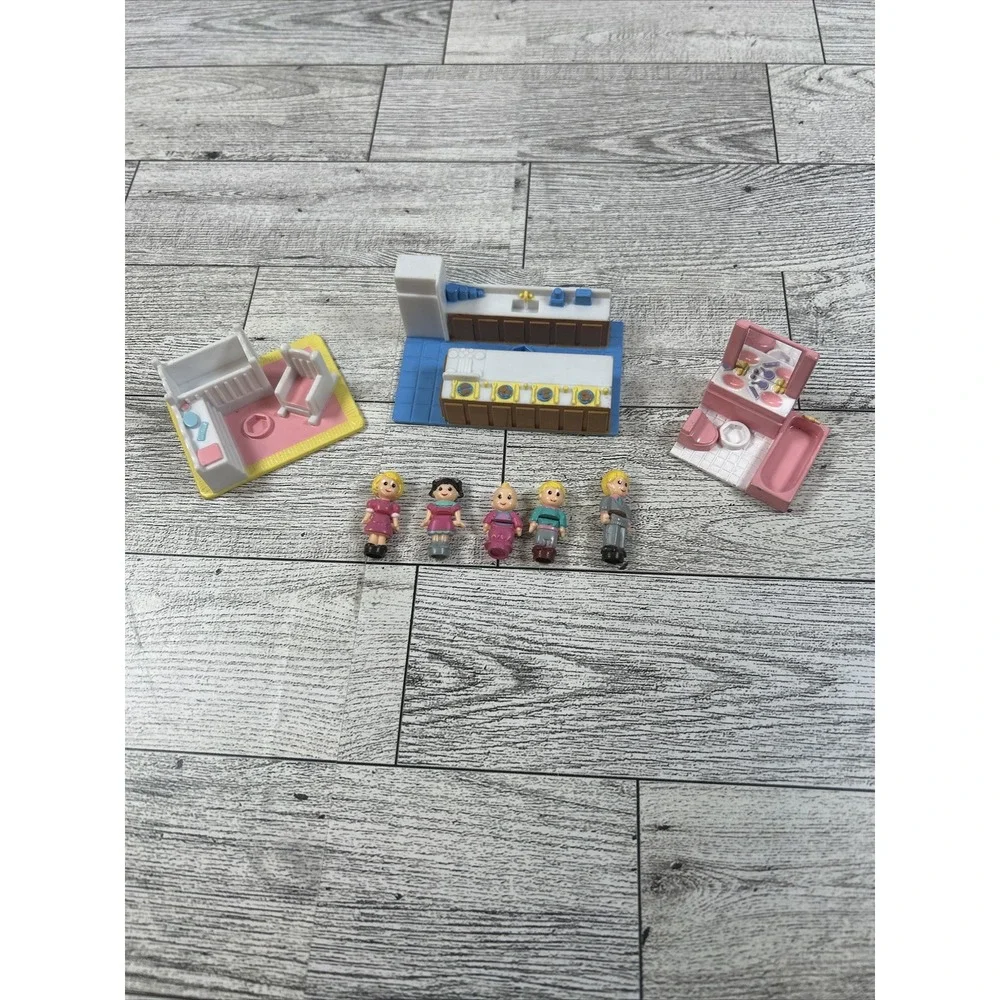 Vintage Galoob My Pretty‎ Dollhouse Kitchen Bathroom Nursery & Family 5 Dolls